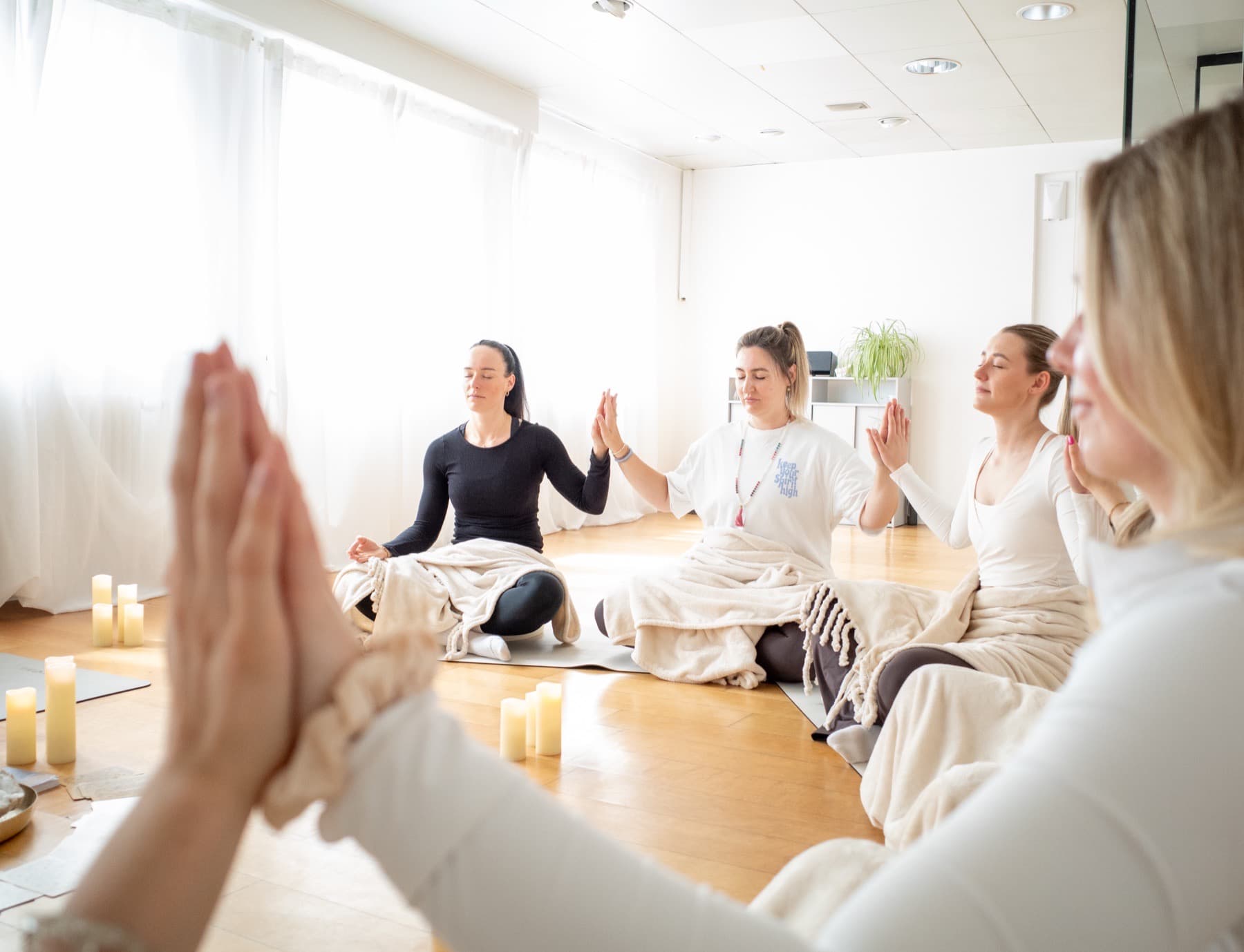 Sound Healing im Spirit Spaace, Klangschalen, weiches Licht